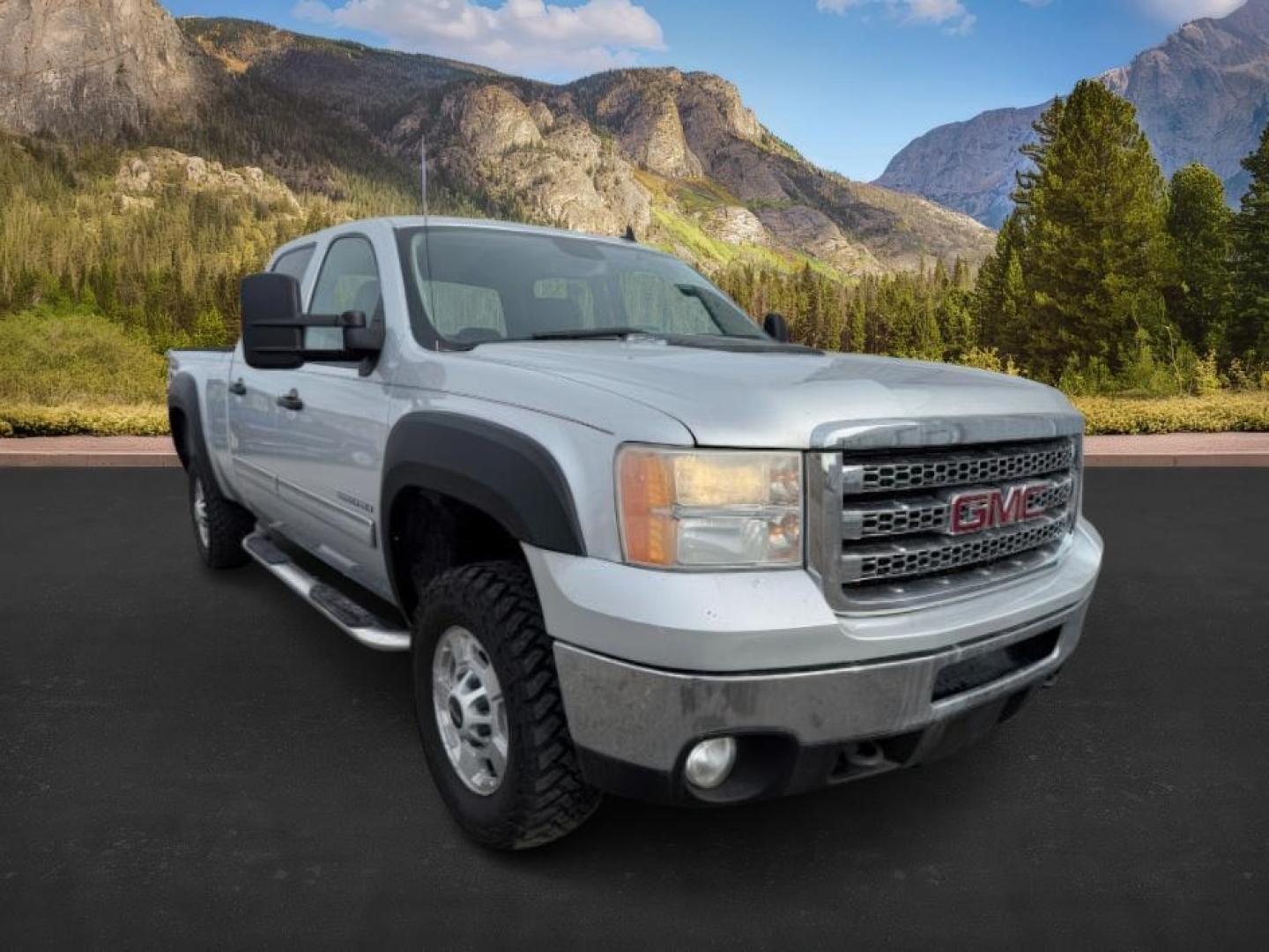 2013 SILVER /Ebony GMC Sierra 2500HD (1GT120CG5DF) with an Vortec 6L V-8 variable valve control engine, Automatic transmission, located at 1175 N Woodruff Ave, Idaho Falls, ID, 83401, 43.506901, -111.999657 - At Timberline Auto, finding a great deal on your next vehicle is always easy! Our experienced sales staff's goal is to help find you the right vehicle at the right price! Our knowledgeable finance department has options for almost any credit score. We offer extended service contract options to prote - Photo#7