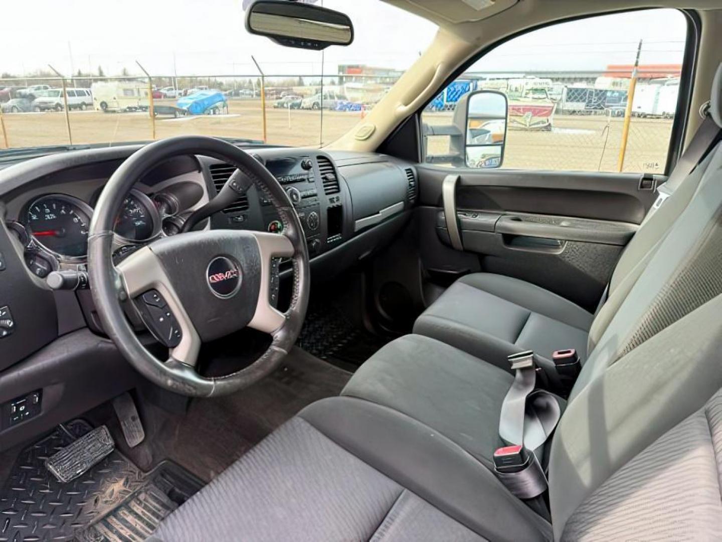 2013 SILVER /Ebony GMC Sierra 2500HD (1GT120CG5DF) with an Vortec 6L V-8 variable valve control engine, Automatic transmission, located at 1175 N Woodruff Ave, Idaho Falls, ID, 83401, 43.506901, -111.999657 - At Timberline Auto, finding a great deal on your next vehicle is always easy! Our experienced sales staff's goal is to help find you the right vehicle at the right price! Our knowledgeable finance department has options for almost any credit score. We offer extended service contract options to prote - Photo#12