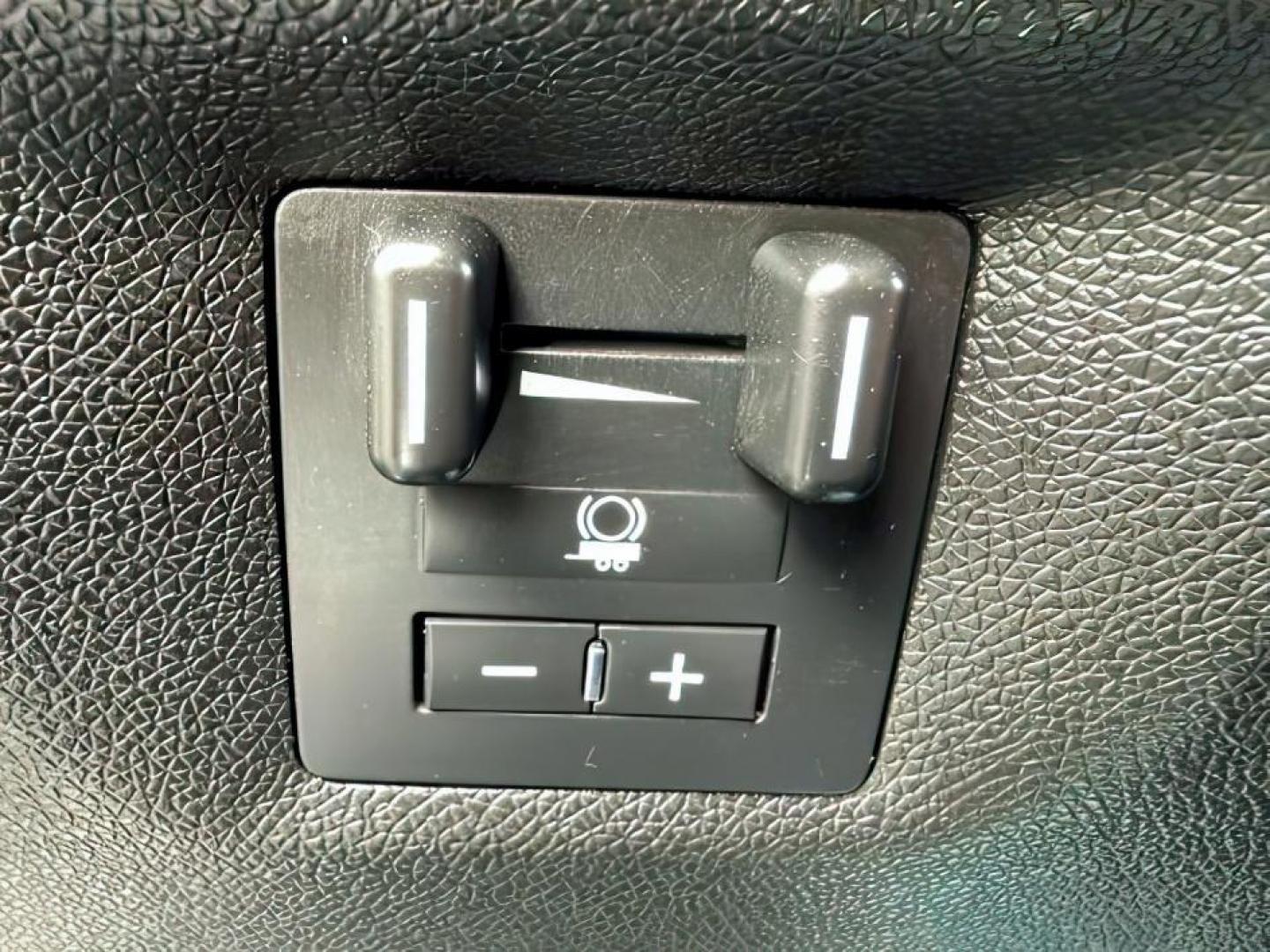 2013 SILVER /Ebony GMC Sierra 2500HD (1GT120CG5DF) with an Vortec 6L V-8 variable valve control engine, Automatic transmission, located at 1175 N Woodruff Ave, Idaho Falls, ID, 83401, 43.506901, -111.999657 - At Timberline Auto, finding a great deal on your next vehicle is always easy! Our experienced sales staff's goal is to help find you the right vehicle at the right price! Our knowledgeable finance department has options for almost any credit score. We offer extended service contract options to prote - Photo#15