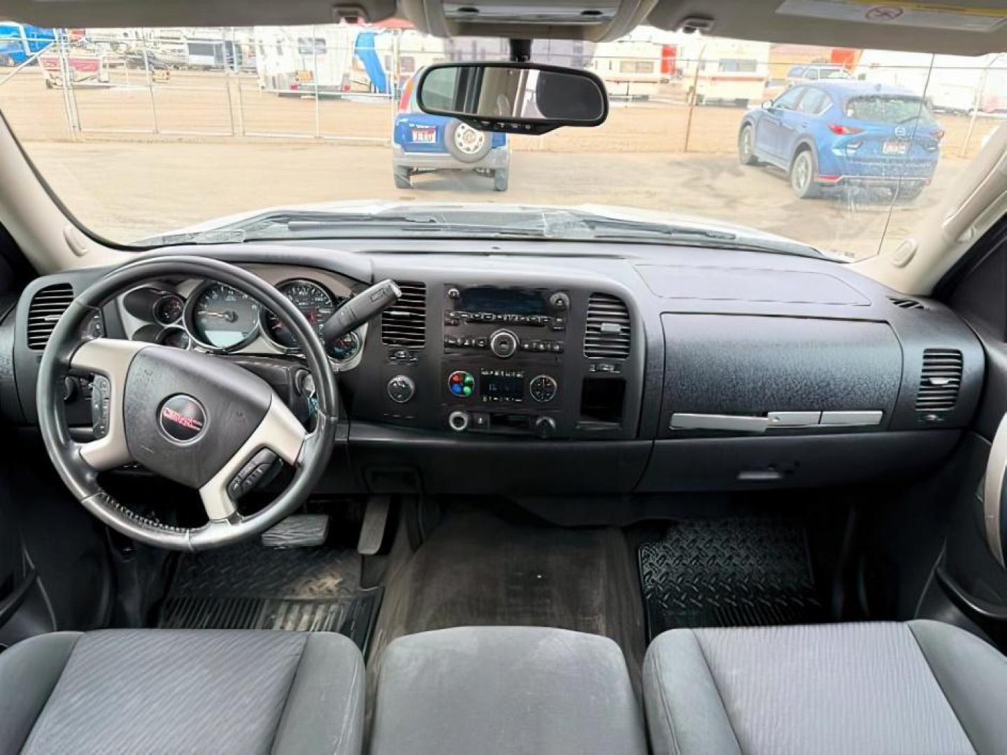 2013 SILVER /Ebony GMC Sierra 2500HD (1GT120CG5DF) with an Vortec 6L V-8 variable valve control engine, Automatic transmission, located at 1175 N Woodruff Ave, Idaho Falls, ID, 83401, 43.506901, -111.999657 - At Timberline Auto, finding a great deal on your next vehicle is always easy! Our experienced sales staff's goal is to help find you the right vehicle at the right price! Our knowledgeable finance department has options for almost any credit score. We offer extended service contract options to prote - Photo#17
