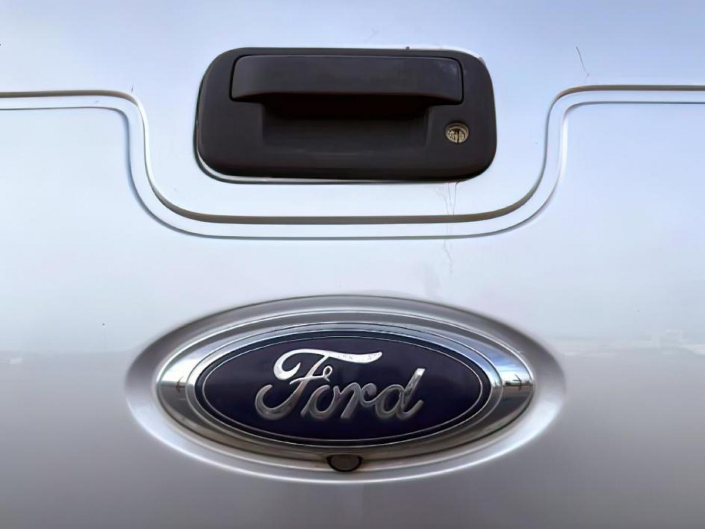 2014 SILVER /CLOTH FORD F250 SUPER DUTY XLT (1FT7W2BT0EE) with an 6.7L engine, AUTOMATIC transmission, located at 1235 N Woodruff Ave., Idaho Falls, 83401, (208) 523-1053, 43.507172, -112.000488 - At Timberline Auto, finding a great deal on your next vehicle is always easy! Our experienced sales staff's goal is to help find you the right vehicle at the right price! Our knowledgeable finance department has options for almost any credit score. We offer extended service contract options to prote - Photo#4