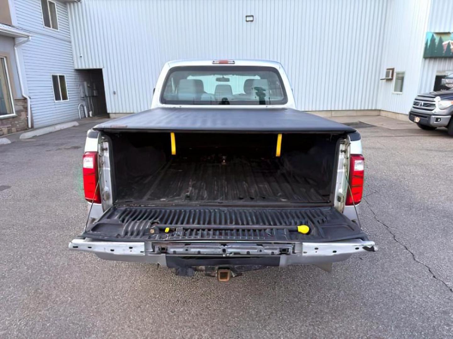 2014 SILVER /CLOTH FORD F250 SUPER DUTY XLT (1FT7W2BT0EE) with an 6.7L engine, AUTOMATIC transmission, located at 1235 N Woodruff Ave., Idaho Falls, 83401, (208) 523-1053, 43.507172, -112.000488 - At Timberline Auto, finding a great deal on your next vehicle is always easy! Our experienced sales staff's goal is to help find you the right vehicle at the right price! Our knowledgeable finance department has options for almost any credit score. We offer extended service contract options to prote - Photo#5