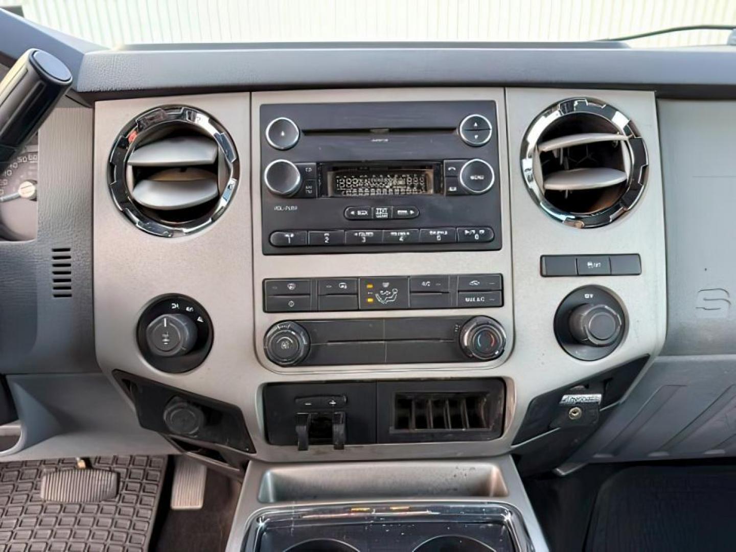 2014 SILVER /CLOTH FORD F250 SUPER DUTY XLT (1FT7W2BT0EE) with an 6.7L engine, AUTOMATIC transmission, located at 1235 N Woodruff Ave., Idaho Falls, 83401, (208) 523-1053, 43.507172, -112.000488 - At Timberline Auto, finding a great deal on your next vehicle is always easy! Our experienced sales staff's goal is to help find you the right vehicle at the right price! Our knowledgeable finance department has options for almost any credit score. We offer extended service contract options to prote - Photo#14