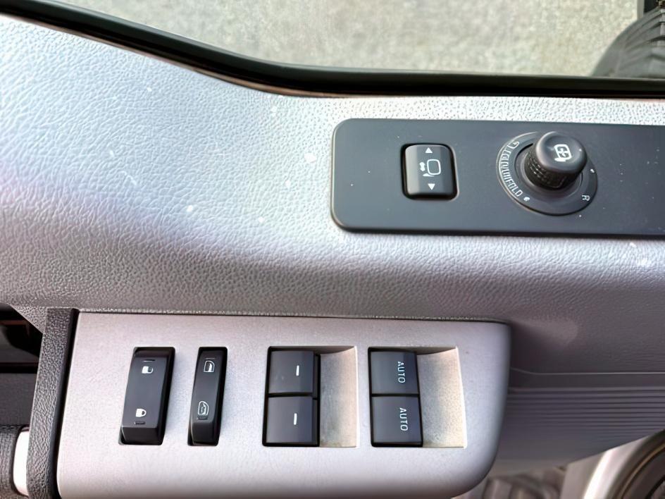 2014 SILVER /CLOTH Ford F250 SUPER DUTY (1FT7W2BT0EE) with an 67L engine, Automatic transmission, located at 1175 N Woodruff Ave, Idaho Falls, ID, 83401, 43.506901, -111.999657 - At Timberline Auto, finding a great deal on your next vehicle is always easy! Our experienced sales staff's goal is to help find you the right vehicle at the right price! Our knowledgeable finance department has options for almost any credit score. We offer extended service contract options to prote - Photo#17