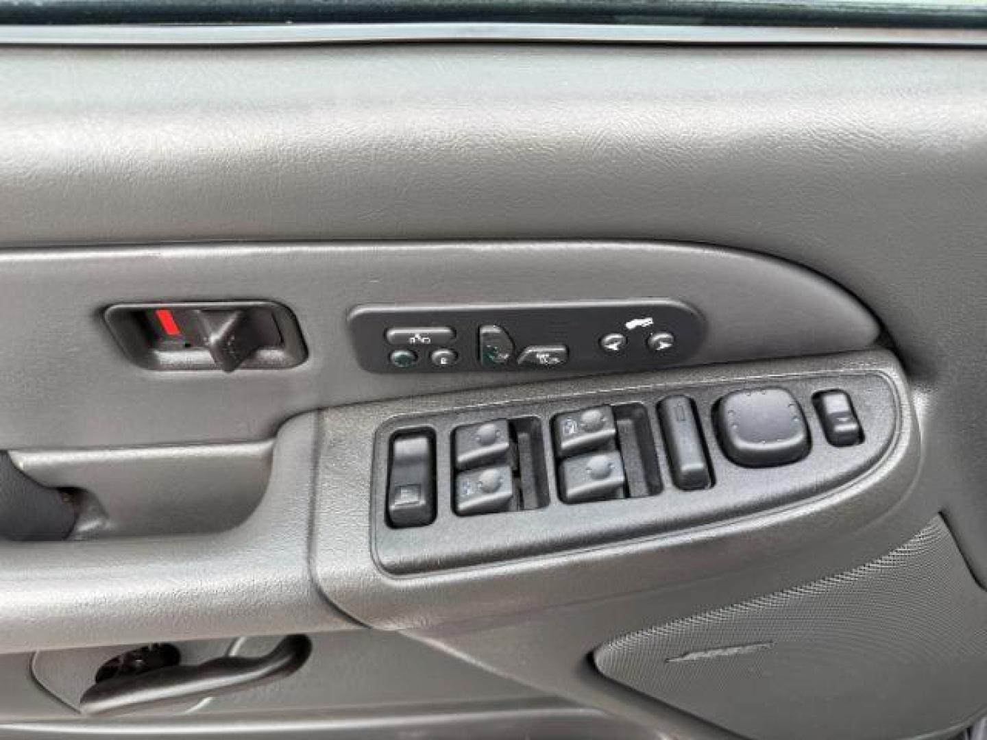 2003 BLACK /LEATHER Chevrolet Avalanche 1500 (3GNEK13T23G) with an 53 engine, Automatic transmission, located at 1175 N Woodruff Ave, Idaho Falls, ID, 83401, 43.506901, -111.999657 - At Timberline Auto, finding a great deal on your next vehicle is always easy! Our experienced sales staff's goal is to help find you the right vehicle at the right price! Our knowledgeable finance department has options for almost any credit score. We offer extended service contract options to prote - Photo#35