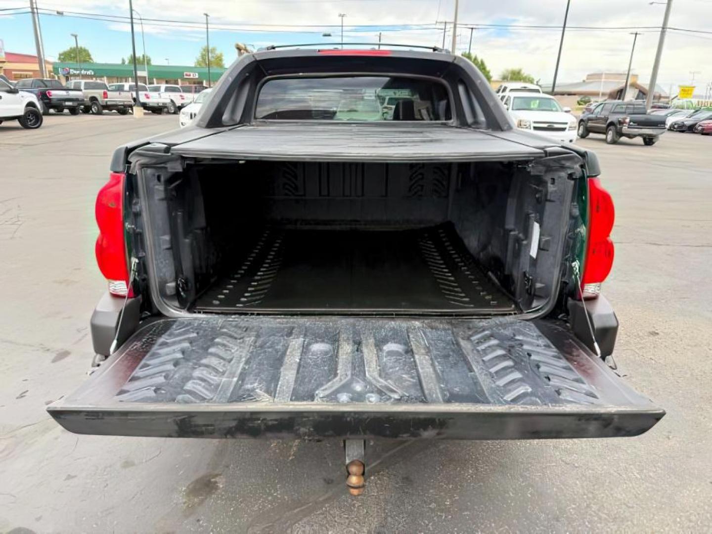 2003 BLACK /LEATHER Chevrolet Avalanche 1500 (3GNEK13T23G) with an 53 engine, Automatic transmission, located at 1175 N Woodruff Ave, Idaho Falls, ID, 83401, 43.506901, -111.999657 - At Timberline Auto, finding a great deal on your next vehicle is always easy! Our experienced sales staff's goal is to help find you the right vehicle at the right price! Our knowledgeable finance department has options for almost any credit score. We offer extended service contract options to prote - Photo#2