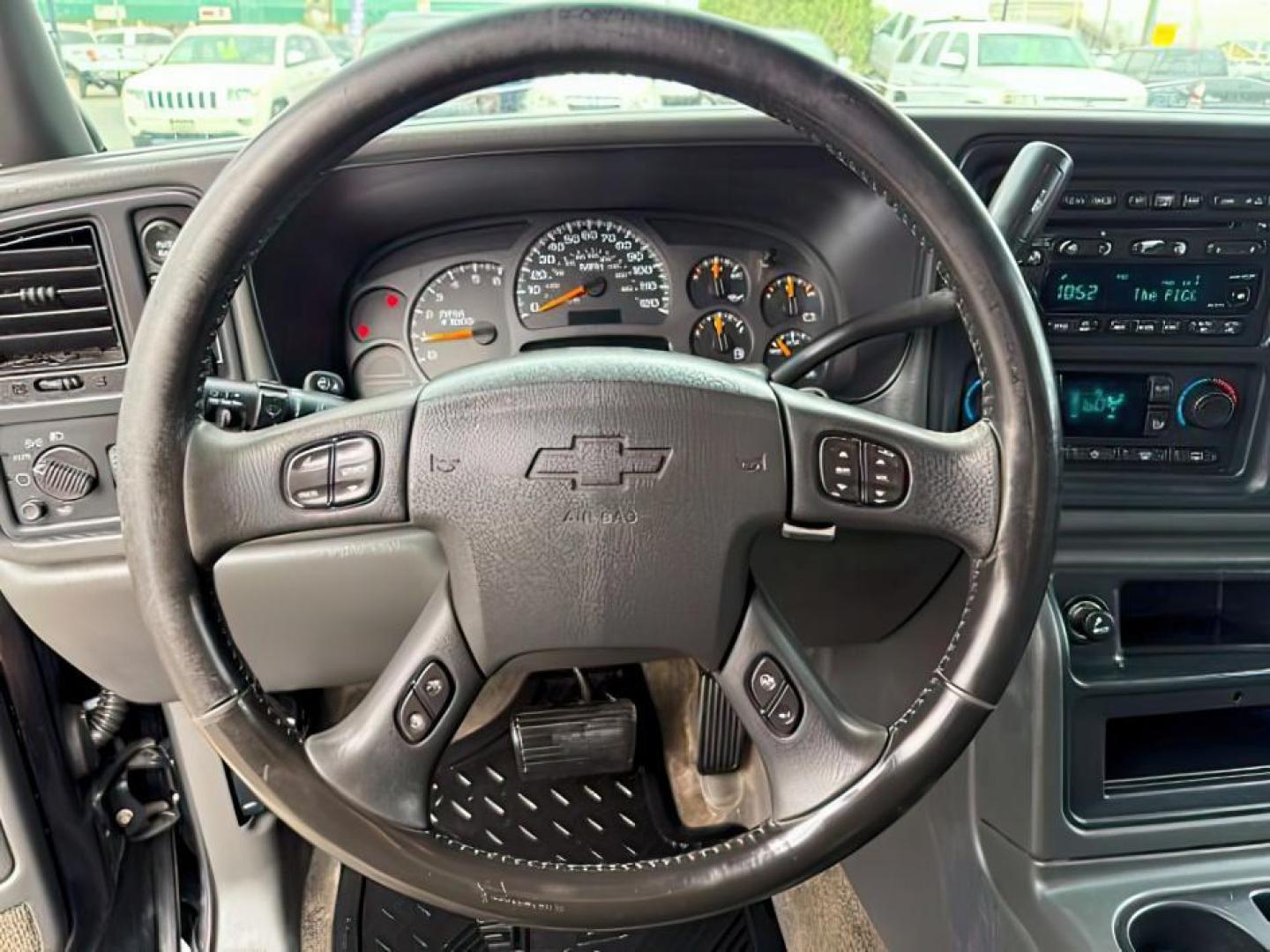 2003 BLACK /LEATHER Chevrolet Avalanche 1500 (3GNEK13T23G) with an 53 engine, Automatic transmission, located at 1175 N Woodruff Ave, Idaho Falls, ID, 83401, 43.506901, -111.999657 - At Timberline Auto, finding a great deal on your next vehicle is always easy! Our experienced sales staff's goal is to help find you the right vehicle at the right price! Our knowledgeable finance department has options for almost any credit score. We offer extended service contract options to prote - Photo#11