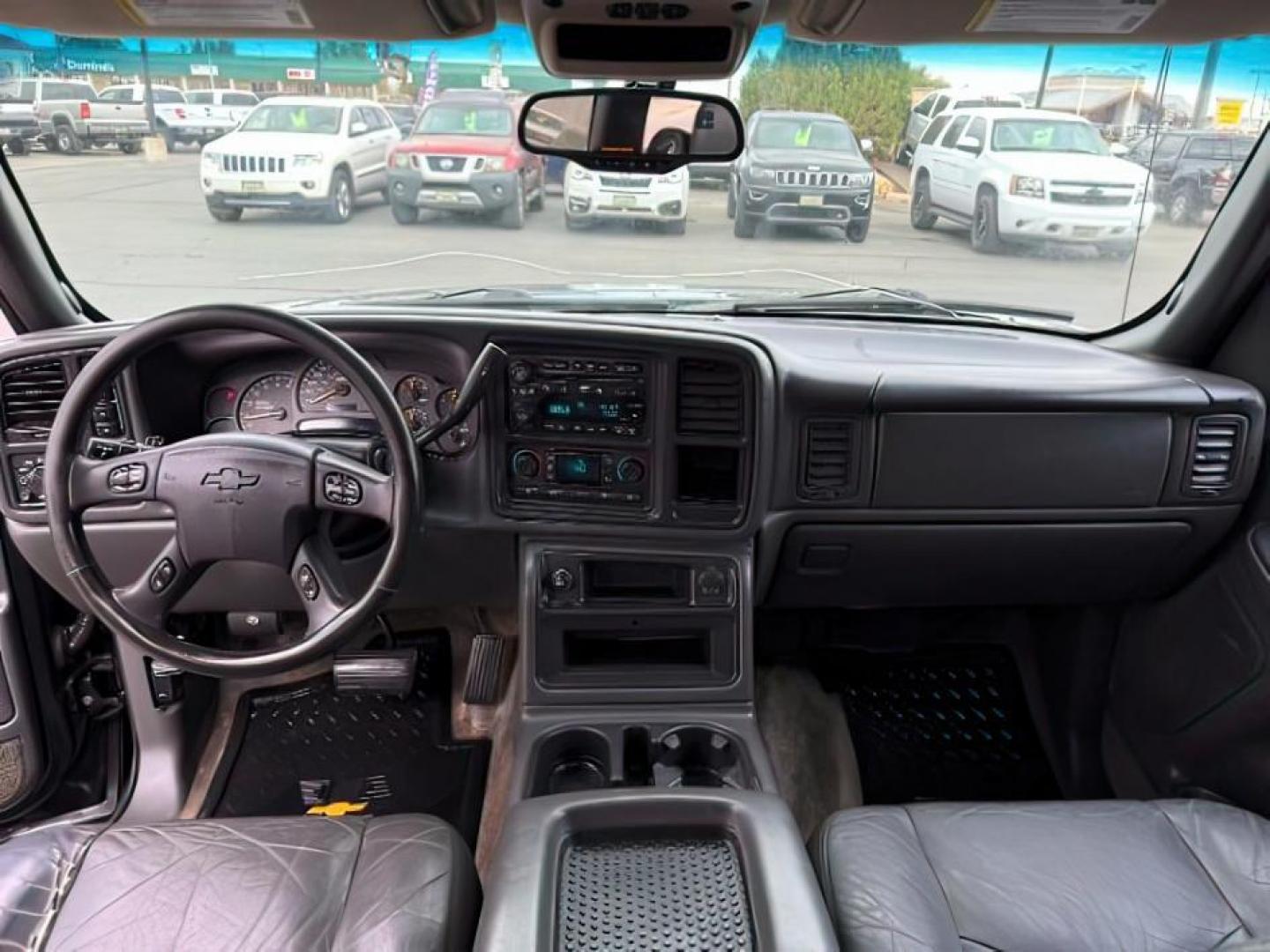 2003 BLACK /LEATHER Chevrolet Avalanche 1500 (3GNEK13T23G) with an 53 engine, Automatic transmission, located at 1175 N Woodruff Ave, Idaho Falls, ID, 83401, 43.506901, -111.999657 - At Timberline Auto, finding a great deal on your next vehicle is always easy! Our experienced sales staff's goal is to help find you the right vehicle at the right price! Our knowledgeable finance department has options for almost any credit score. We offer extended service contract options to prote - Photo#17