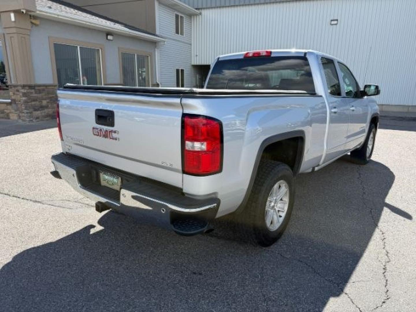 2018 Quicksilver Metallic /Jet Black GMC Sierra 1500 SLE (1GTV2MEC6JZ) with an 5.3L V8 VORTEC engine, AUTOMATIC transmission, located at 1235 N Woodruff Ave., Idaho Falls, 83401, (208) 523-1053, 43.507172, -112.000488 - At Timberline Auto, finding a great deal on your next vehicle is always easy! Our experienced sales staff goal is to help find you the right vehicle at the right price! Our knowledgeable finance department has options for almost any credit score. We offer extended service contract options to prot - Photo#29