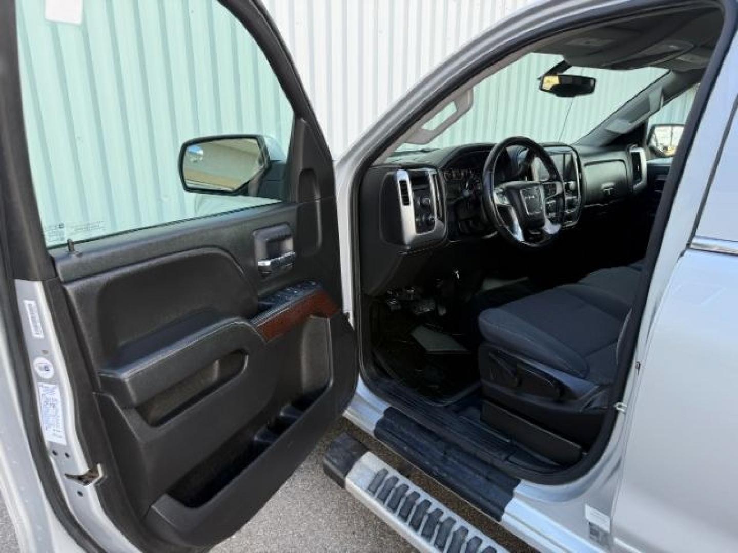 2018 Quicksilver Metallic /Jet Black GMC Sierra 1500 SLE (1GTV2MEC6JZ) with an 5.3L V8 VORTEC engine, AUTOMATIC transmission, located at 1235 N Woodruff Ave., Idaho Falls, 83401, (208) 523-1053, 43.507172, -112.000488 - At Timberline Auto, finding a great deal on your next vehicle is always easy! Our experienced sales staff goal is to help find you the right vehicle at the right price! Our knowledgeable finance department has options for almost any credit score. We offer extended service contract options to prot - Photo#34