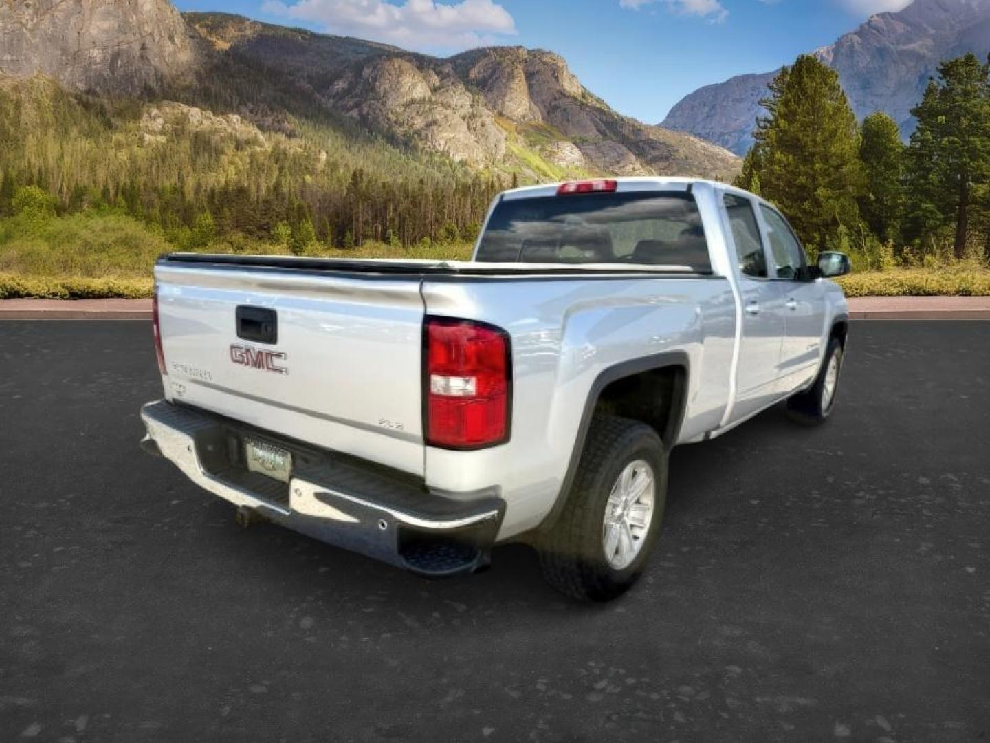 2018 Quicksilver Metallic /Jet Black GMC Sierra 1500 SLE (1GTV2MEC6JZ) with an 5.3L V8 VORTEC engine, AUTOMATIC transmission, located at 1235 N Woodruff Ave., Idaho Falls, 83401, (208) 523-1053, 43.507172, -112.000488 - At Timberline Auto, finding a great deal on your next vehicle is always easy! Our experienced sales staff goal is to help find you the right vehicle at the right price! Our knowledgeable finance department has options for almost any credit score. We offer extended service contract options to prot - Photo#5