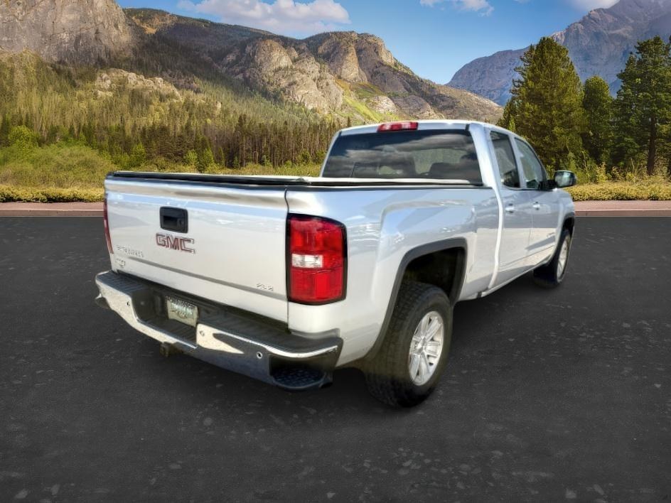 2018 Quicksilver Metallic /Jet Black GMC Sierra 1500 SLE (1GTV2MEC6JZ) with an 5.3L V8 VORTEC engine, AUTOMATIC transmission, located at 1235 N Woodruff Ave., Idaho Falls, 83401, (208) 523-1053, 43.507172, -112.000488 - At Timberline Auto, finding a great deal on your next vehicle is always easy! Our experienced sales staff goal is to help find you the right vehicle at the right price! Our knowledgeable finance department has options for almost any credit score. We offer extended service contract options to prot- Photo#5