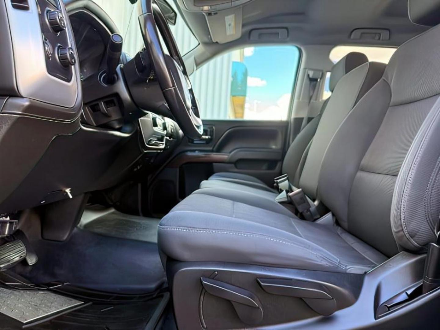 2018 Quicksilver Metallic /Jet Black GMC Sierra 1500 SLE (1GTV2MEC6JZ) with an 5.3L V8 VORTEC engine, AUTOMATIC transmission, located at 1235 N Woodruff Ave., Idaho Falls, 83401, (208) 523-1053, 43.507172, -112.000488 - At Timberline Auto, finding a great deal on your next vehicle is always easy! Our experienced sales staff goal is to help find you the right vehicle at the right price! Our knowledgeable finance department has options for almost any credit score. We offer extended service contract options to prot - Photo#11