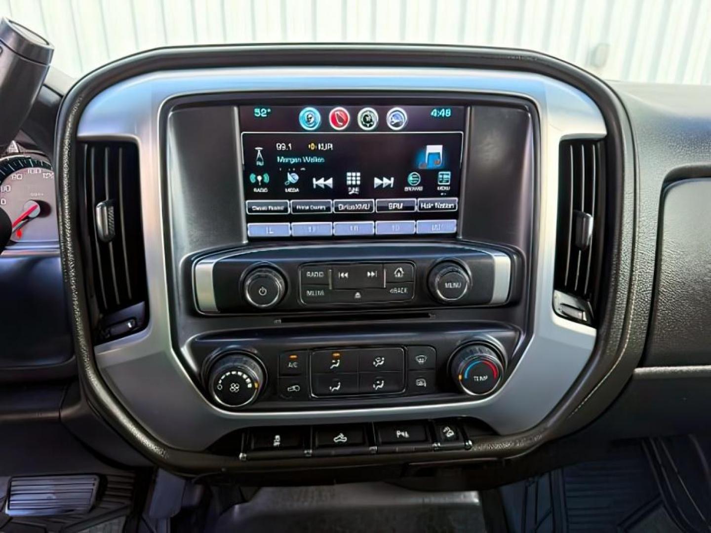 2018 Quicksilver Metallic /Jet Black GMC Sierra 1500 SLE (1GTV2MEC6JZ) with an 5.3L V8 VORTEC engine, AUTOMATIC transmission, located at 1235 N Woodruff Ave., Idaho Falls, 83401, (208) 523-1053, 43.507172, -112.000488 - At Timberline Auto, finding a great deal on your next vehicle is always easy! Our experienced sales staff goal is to help find you the right vehicle at the right price! Our knowledgeable finance department has options for almost any credit score. We offer extended service contract options to prot - Photo#14