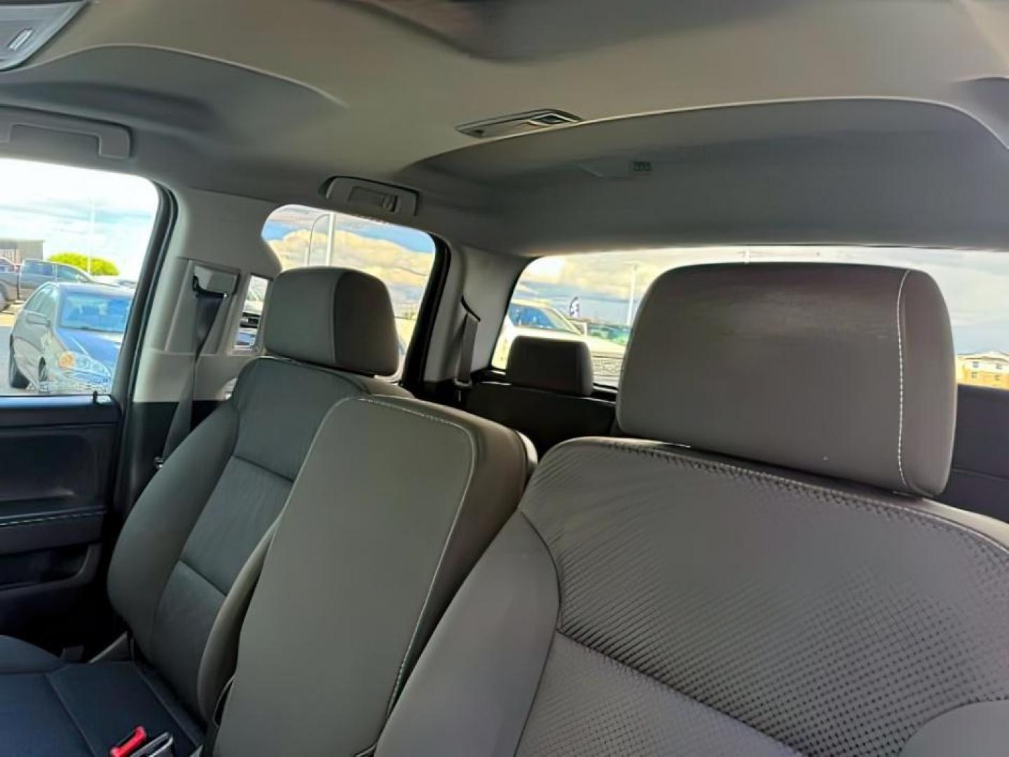 2018 Quicksilver Metallic /Jet Black GMC Sierra 1500 SLE (1GTV2MEC6JZ) with an 5.3L V8 VORTEC engine, AUTOMATIC transmission, located at 1235 N Woodruff Ave., Idaho Falls, 83401, (208) 523-1053, 43.507172, -112.000488 - At Timberline Auto, finding a great deal on your next vehicle is always easy! Our experienced sales staff goal is to help find you the right vehicle at the right price! Our knowledgeable finance department has options for almost any credit score. We offer extended service contract options to prot - Photo#19