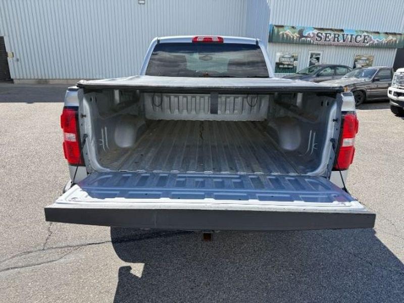 2018 Quicksilver Metallic /Jet Black GMC Sierra SLE (1GTV2MEC6JZ) with an V8, 5.3L engine, 6-speed automatic transmission, located at 1175 N Woodruff Ave, Idaho Falls, ID, 83401, 43.506901, -111.999657 - <b>Vehicle Details</b><br>Get ready to take command of the road in this rugged and refined pre-owned 2018 GMC Sierra 1500 SLE 4WD, now available in Idaho Falls, ID. Powered by a strong V8, 5.3L gasoline engine, this GMC Sierra delivers the capability, confidence, and performance drivers want in a fu- Photo#4
