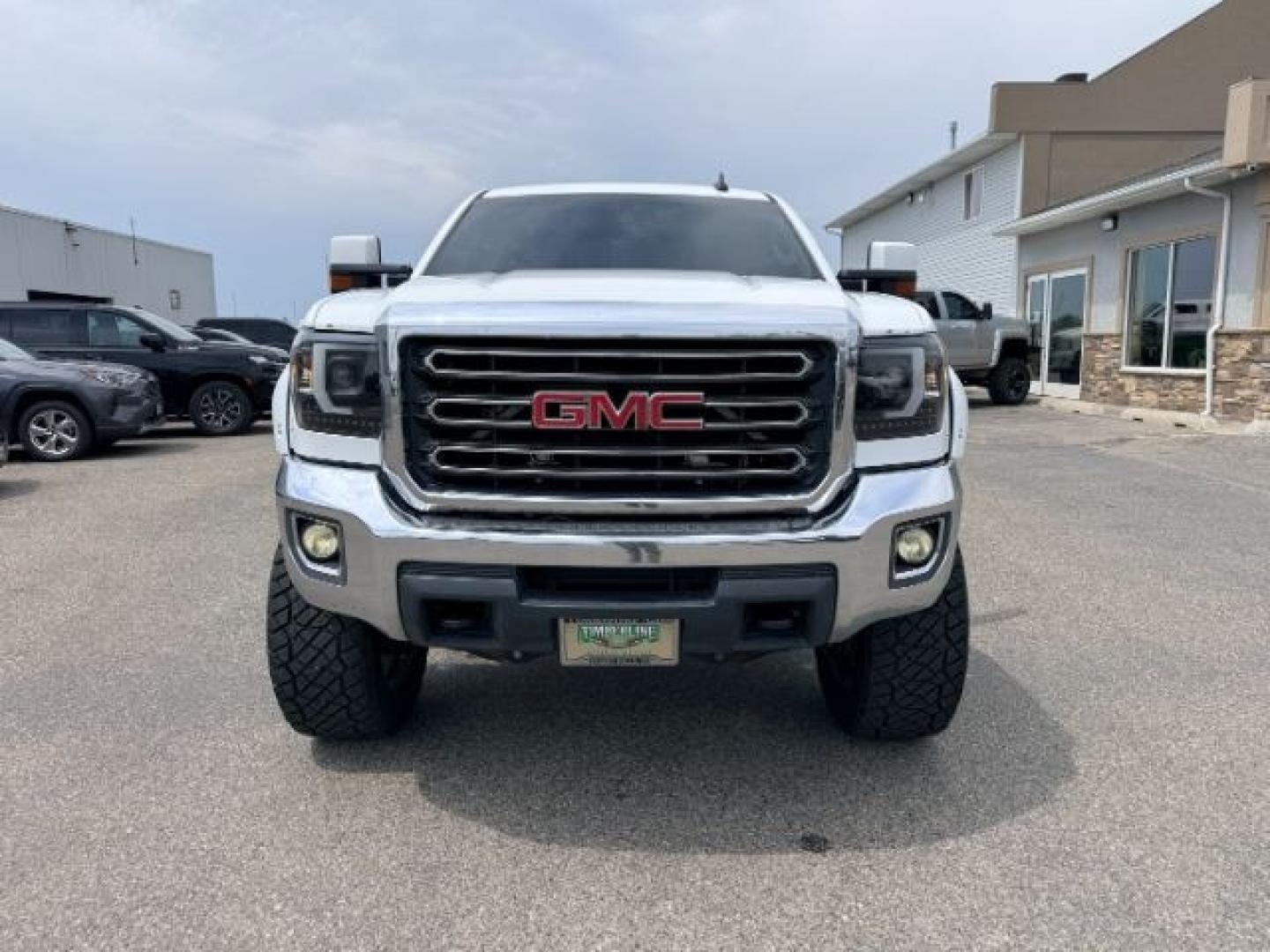 2015 WHITE /Jet Black GMC Sierra 3500HD (1GT422CG8FF) with an 60L V8 OHV 16V FFV engine, Automatic transmission, located at 1175 N Woodruff Ave, Idaho Falls, ID, 83401, 43.506901, -111.999657 - At Timberline Auto, finding a great deal on your next vehicle is always easy! Our experienced sales staff goal is to help find you the right vehicle at the right price! Our knowledgeable finance department has options for almost any credit score. We offer extended service contract options to prot- Photo#9
