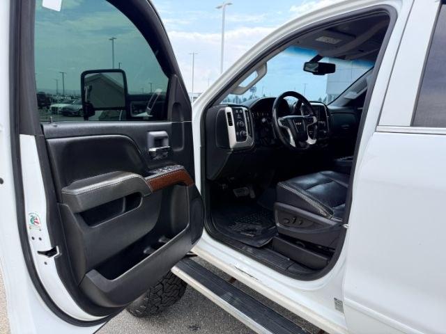 2015 WHITE /Jet Black GMC Sierra 3500HD (1GT422CG8FF) with an 60L V8 OHV 16V FFV engine, Automatic transmission, located at 1175 N Woodruff Ave, Idaho Falls, ID, 83401, 43.506901, -111.999657 - At Timberline Auto, finding a great deal on your next vehicle is always easy! Our experienced sales staff goal is to help find you the right vehicle at the right price! Our knowledgeable finance department has options for almost any credit score. We offer extended service contract options to prot- Photo#39