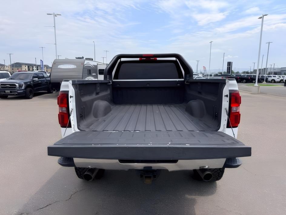 2015 WHITE /Jet Black GMC Sierra 3500HD (1GT422CG8FF) with an 60L V8 OHV 16V FFV engine, Automatic transmission, located at 1175 N Woodruff Ave, Idaho Falls, ID, 83401, 43.506901, -111.999657 - At Timberline Auto, finding a great deal on your next vehicle is always easy! Our experienced sales staff goal is to help find you the right vehicle at the right price! Our knowledgeable finance department has options for almost any credit score. We offer extended service contract options to prot- Photo#5