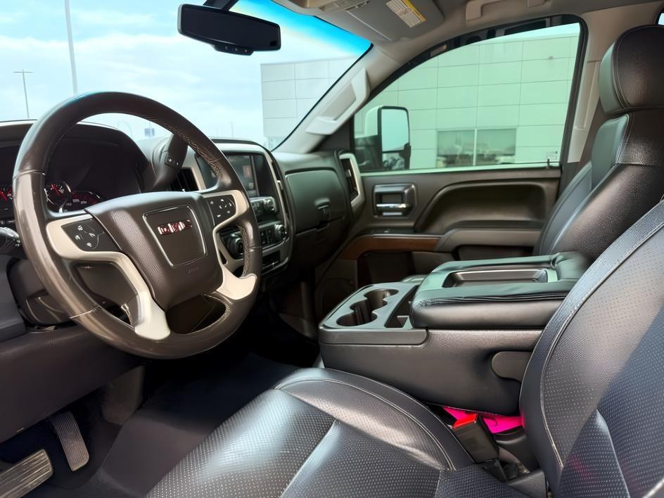 2015 WHITE /Jet Black GMC Sierra 3500HD (1GT422CG8FF) with an 60L V8 OHV 16V FFV engine, Automatic transmission, located at 1175 N Woodruff Ave, Idaho Falls, ID, 83401, 43.506901, -111.999657 - At Timberline Auto, finding a great deal on your next vehicle is always easy! Our experienced sales staff goal is to help find you the right vehicle at the right price! Our knowledgeable finance department has options for almost any credit score. We offer extended service contract options to prot- Photo#14