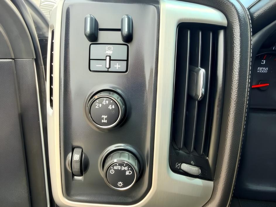 2015 WHITE /Jet Black GMC Sierra 3500HD (1GT422CG8FF) with an 60L V8 OHV 16V FFV engine, Automatic transmission, located at 1175 N Woodruff Ave, Idaho Falls, ID, 83401, 43.506901, -111.999657 - At Timberline Auto, finding a great deal on your next vehicle is always easy! Our experienced sales staff goal is to help find you the right vehicle at the right price! Our knowledgeable finance department has options for almost any credit score. We offer extended service contract options to prot- Photo#21