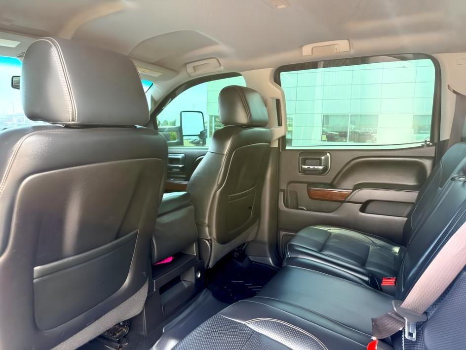2015 WHITE /Jet Black GMC Sierra 3500HD (1GT422CG8FF) with an 60L V8 OHV 16V FFV engine, Automatic transmission, located at 1175 N Woodruff Ave, Idaho Falls, ID, 83401, 43.506901, -111.999657 - At Timberline Auto, finding a great deal on your next vehicle is always easy! Our experienced sales staff goal is to help find you the right vehicle at the right price! Our knowledgeable finance department has options for almost any credit score. We offer extended service contract options to prot- Photo#25