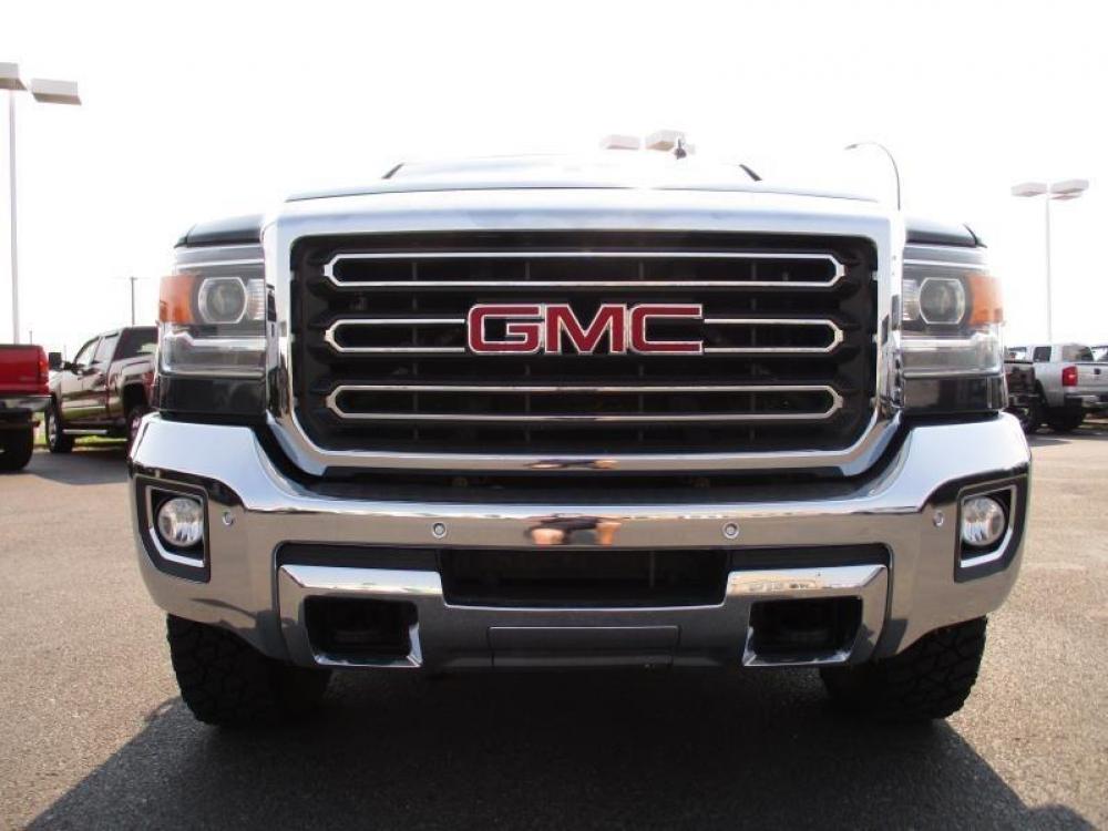 2017 GRAY /BLACK GMC SIERRA 2500 SLT (1GT12TEG6HF) with an 8 engine, Automatic transmission, located at 1580 E Lincoln Rd, Idaho Falls, ID, 83401, (208) 523-4000, 0.000000, 0.000000 - 6.0L VORTEC- 4WD- SHORT BED- DRIVEN 103,081 MILES- LEATHER INTERIOR. 2017 GMC 2500 SLT Z71. Great body, clean paint, spotless interior, and good miles. Equipped with fixed running boards, tow mirrors, bed liner, and tonneua cover. Sit back and enjoy this trucks heated seats and heated steering w - Photo #12