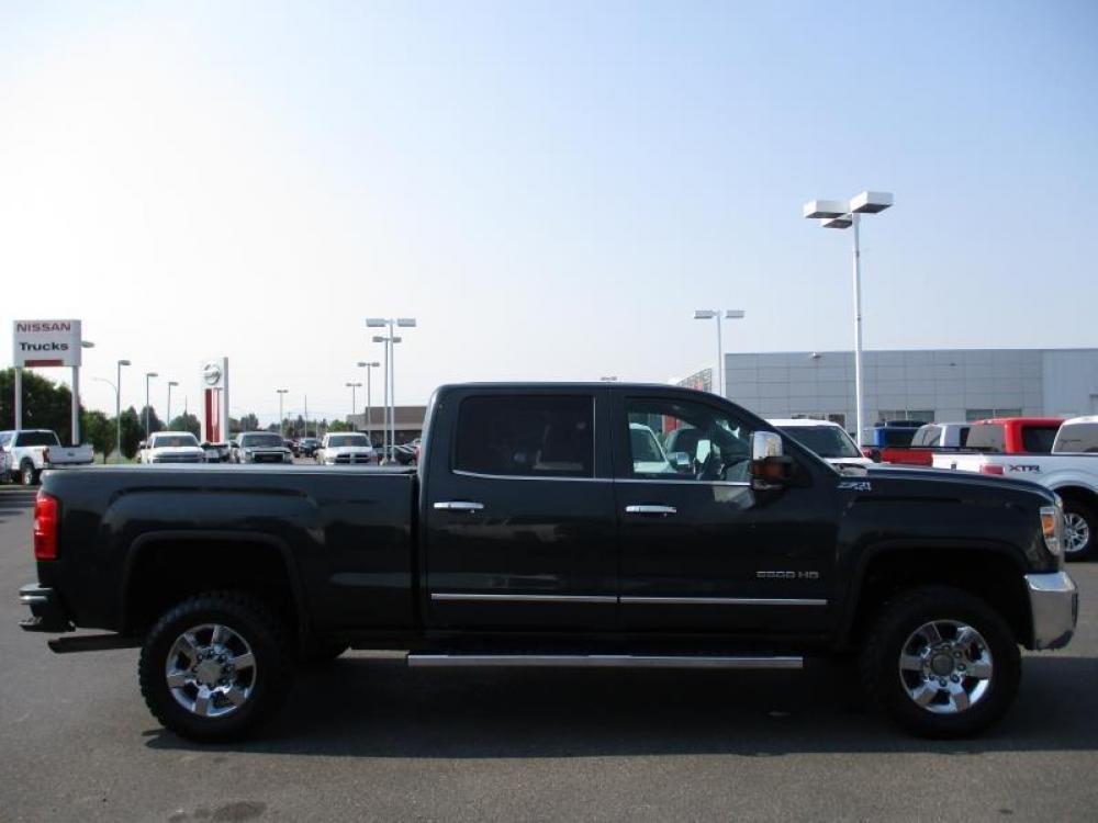 2017 GRAY /BLACK GMC SIERRA 2500 SLT (1GT12TEG6HF) with an 8 engine, Automatic transmission, located at 1580 E Lincoln Rd, Idaho Falls, ID, 83401, (208) 523-4000, 0.000000, 0.000000 - 6.0L VORTEC- 4WD- SHORT BED- DRIVEN 103,081 MILES- LEATHER INTERIOR. 2017 GMC 2500 SLT Z71. Great body, clean paint, spotless interior, and good miles. Equipped with fixed running boards, tow mirrors, bed liner, and tonneua cover. Sit back and enjoy this trucks heated seats and heated steering w - Photo #8