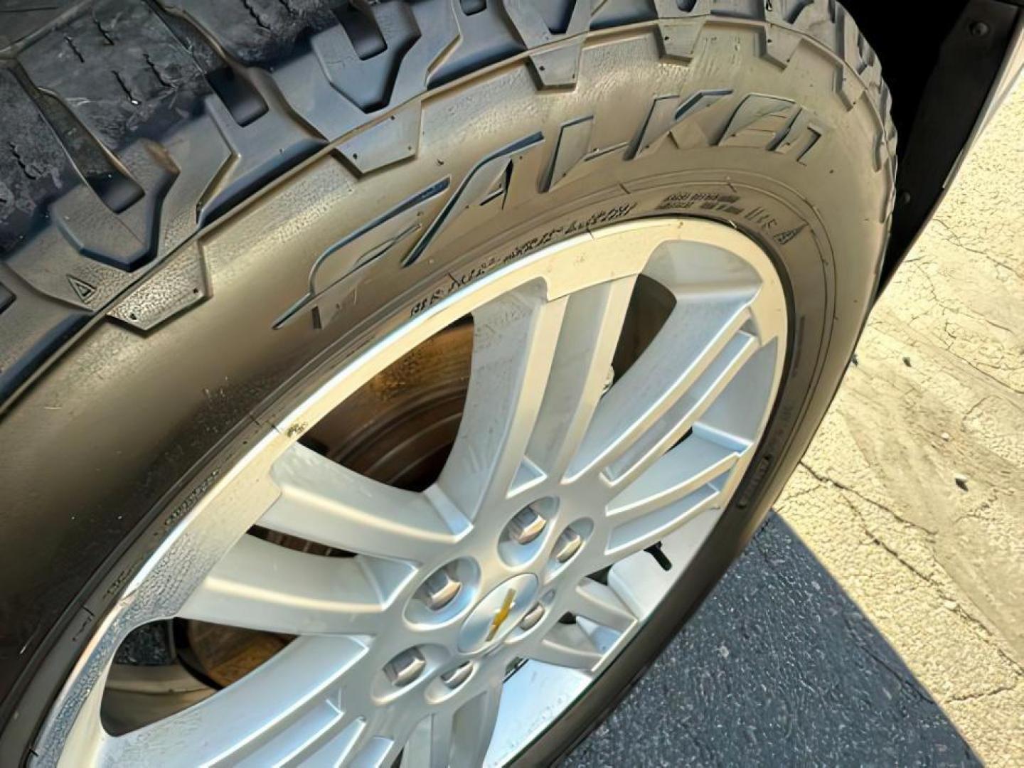 2015 Black Granite Metallic /Ebony Chevrolet Traverse (1GNKVGKD3FJ) with an 36L V-6 gasoline direct injection engine, Automatic transmission, located at 1175 N Woodruff Ave, Idaho Falls, ID, 83401, 43.506901, -111.999657 - At Timberline Auto, finding a great deal on your next vehicle is always easy! Our experienced sales staff's goal is to help find you the right vehicle at the right price! Our knowledgeable finance department has options for almost any credit score. We offer extended service contract options to prote - Photo#10