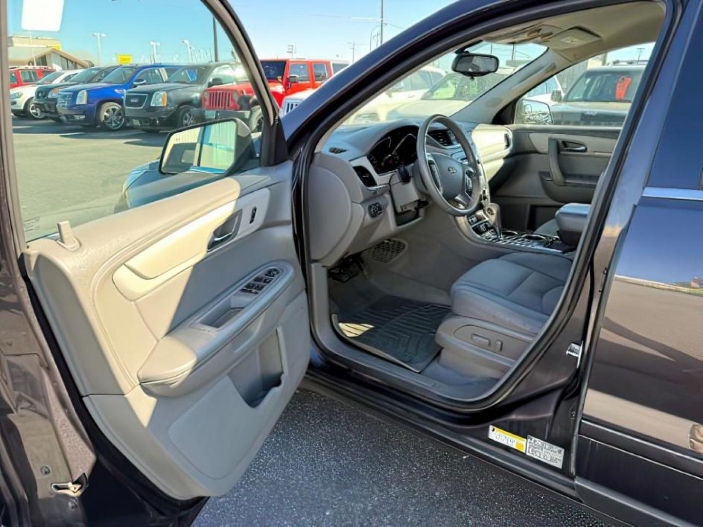 2015 Black Granite Metallic /Ebony Chevrolet Traverse (1GNKVGKD3FJ) with an 36L V-6 gasoline direct injection engine, Automatic transmission, located at 1175 N Woodruff Ave, Idaho Falls, ID, 83401, 43.506901, -111.999657 - At Timberline Auto, finding a great deal on your next vehicle is always easy! Our experienced sales staff's goal is to help find you the right vehicle at the right price! Our knowledgeable finance department has options for almost any credit score. We offer extended service contract options to prote - Photo#11