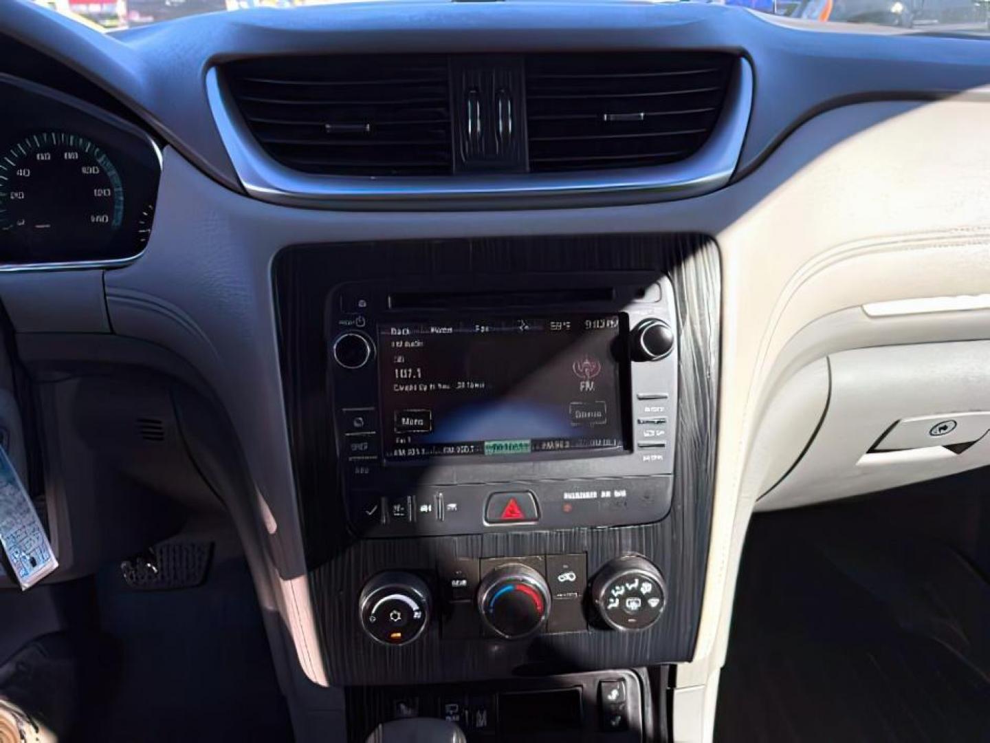 2015 Black Granite Metallic /Ebony Chevrolet Traverse (1GNKVGKD3FJ) with an 36L V-6 gasoline direct injection engine, Automatic transmission, located at 1175 N Woodruff Ave, Idaho Falls, ID, 83401, 43.506901, -111.999657 - At Timberline Auto, finding a great deal on your next vehicle is always easy! Our experienced sales staff's goal is to help find you the right vehicle at the right price! Our knowledgeable finance department has options for almost any credit score. We offer extended service contract options to prote - Photo#15