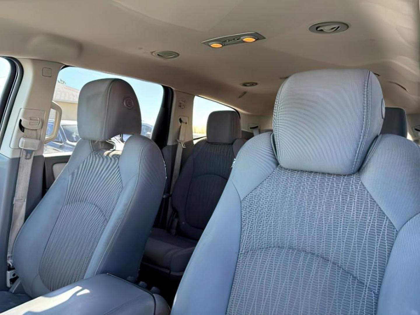 2015 Black Granite Metallic /Ebony Chevrolet Traverse (1GNKVGKD3FJ) with an 36L V-6 gasoline direct injection engine, Automatic transmission, located at 1175 N Woodruff Ave, Idaho Falls, ID, 83401, 43.506901, -111.999657 - At Timberline Auto, finding a great deal on your next vehicle is always easy! Our experienced sales staff's goal is to help find you the right vehicle at the right price! Our knowledgeable finance department has options for almost any credit score. We offer extended service contract options to prote - Photo#18