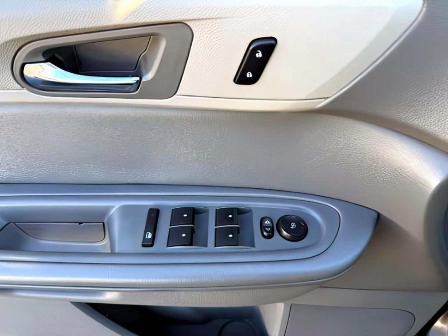 2015 Black Granite Metallic /Ebony Chevrolet Traverse (1GNKVGKD3FJ) with an 36L V-6 gasoline direct injection engine, Automatic transmission, located at 1175 N Woodruff Ave, Idaho Falls, ID, 83401, 43.506901, -111.999657 - At Timberline Auto, finding a great deal on your next vehicle is always easy! Our experienced sales staff's goal is to help find you the right vehicle at the right price! Our knowledgeable finance department has options for almost any credit score. We offer extended service contract options to prote - Photo#19