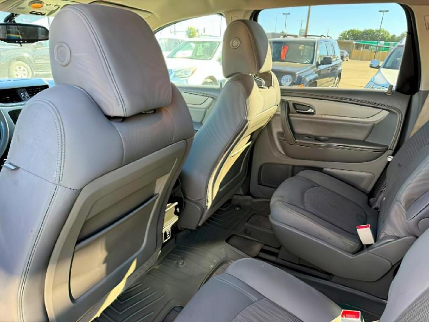 2015 Black Granite Metallic /Ebony Chevrolet Traverse (1GNKVGKD3FJ) with an 36L V-6 gasoline direct injection engine, Automatic transmission, located at 1175 N Woodruff Ave, Idaho Falls, ID, 83401, 43.506901, -111.999657 - At Timberline Auto, finding a great deal on your next vehicle is always easy! Our experienced sales staff's goal is to help find you the right vehicle at the right price! Our knowledgeable finance department has options for almost any credit score. We offer extended service contract options to prote - Photo#21