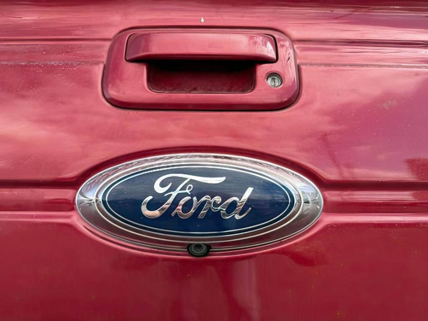 2012 RED /Black Leather Interior Ford F-150 (1FTFX1EF6CF) with an 50L V8 engine, Automatic transmission, located at 1175 N Woodruff Ave, Idaho Falls, ID, 83401, 43.506901, -111.999657 - At Timberline Auto, finding a great deal on your next vehicle is always easy! Our experienced sales staff's goal is to help find you the right vehicle at the right price! Our knowledgeable finance department has options for almost any credit score. We offer extended service contract options to prote - Photo#4