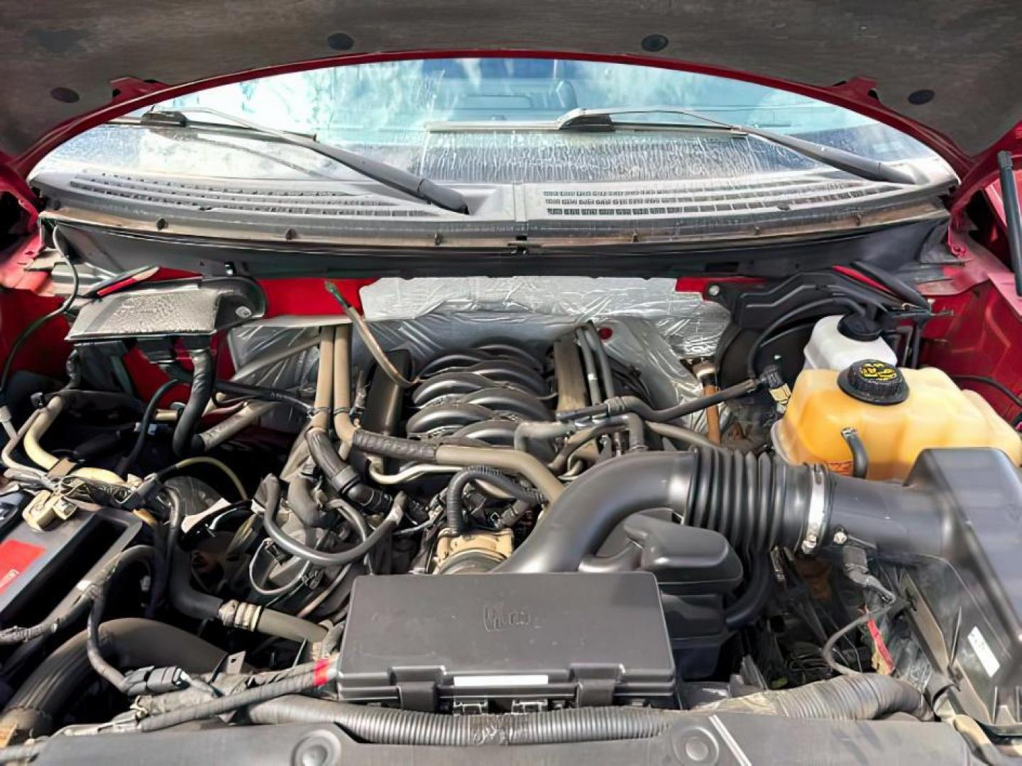 2012 RED /Black Leather Interior Ford F-150 (1FTFX1EF6CF) with an 50L V8 engine, Automatic transmission, located at 1175 N Woodruff Ave, Idaho Falls, ID, 83401, 43.506901, -111.999657 - At Timberline Auto, finding a great deal on your next vehicle is always easy! Our experienced sales staff's goal is to help find you the right vehicle at the right price! Our knowledgeable finance department has options for almost any credit score. We offer extended service contract options to prote - Photo#21
