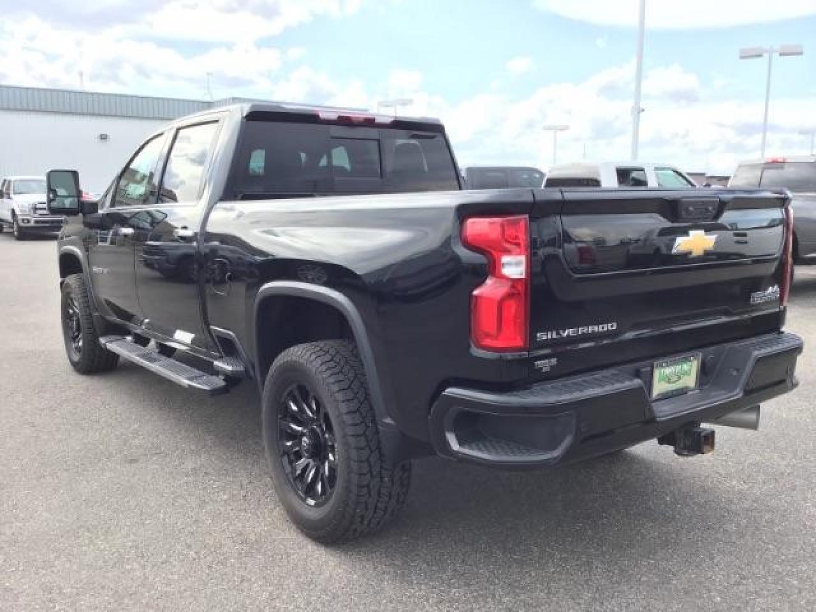 2022 Black /Jet Black Chevrolet Silverado 3500HD High Country Crew Cab 4WD (1GC4YVEY5NF) with an 6.6L V8 OHV 32V TURBO DIESEL engine, 6-Speed Automatic transmission, located at 1235 N Woodruff Ave., Idaho Falls, 83401, (208) 523-1053, 43.507172, -112.000488 - Photo #5