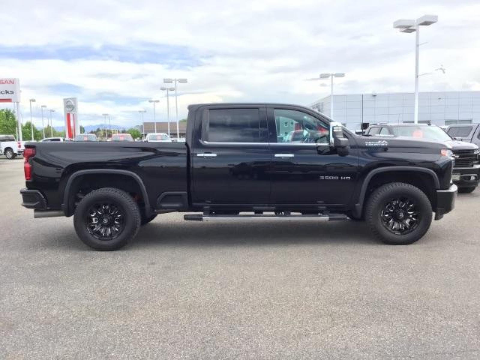 2022 Black /Jet Black Chevrolet Silverado 3500HD High Country Crew Cab 4WD (1GC4YVEY5NF) with an 6.6L V8 OHV 32V TURBO DIESEL engine, 6-Speed Automatic transmission, located at 1235 N Woodruff Ave., Idaho Falls, 83401, (208) 523-1053, 43.507172, -112.000488 - Photo #7