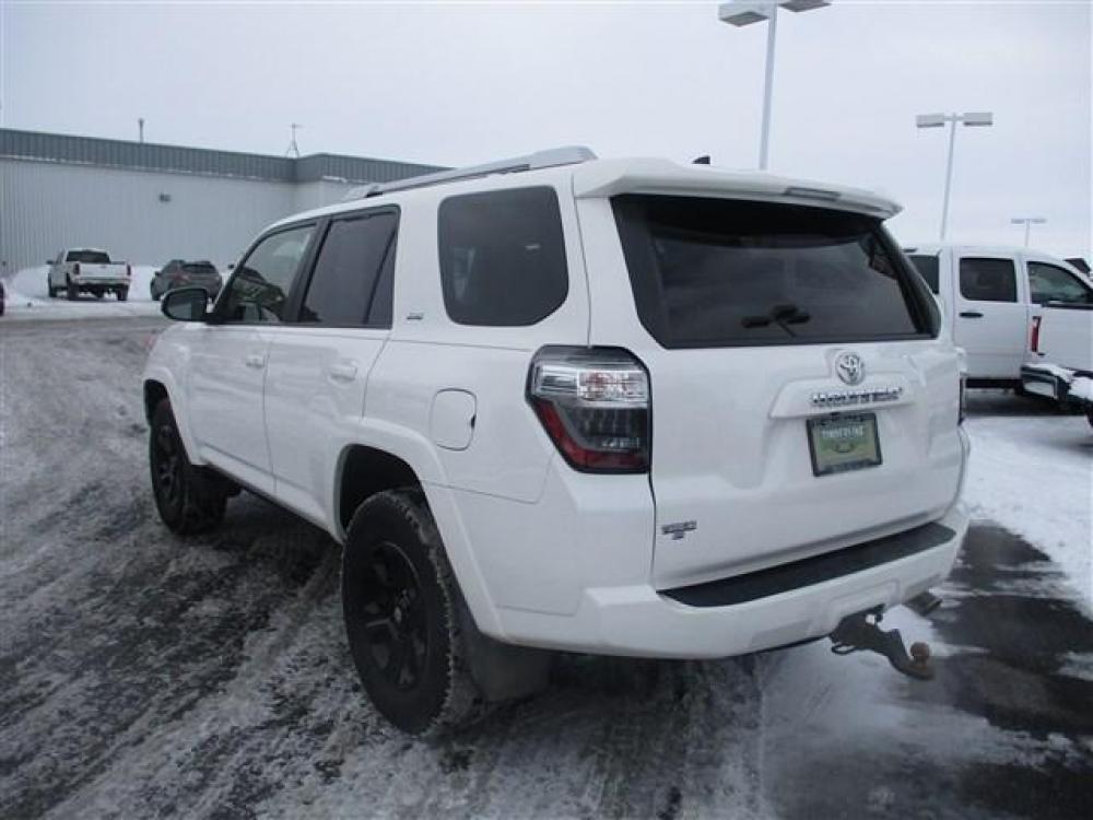 2016 WHITE /BLACK TOYOTA 4RUNNER SR5 (JTEBU5JR7G5) with an 6 engine, Automatic transmission, located at 1580 E Lincoln Rd, Idaho Falls, ID, 83401, (208) 523-4000, 0.000000, 0.000000 - Photo #4