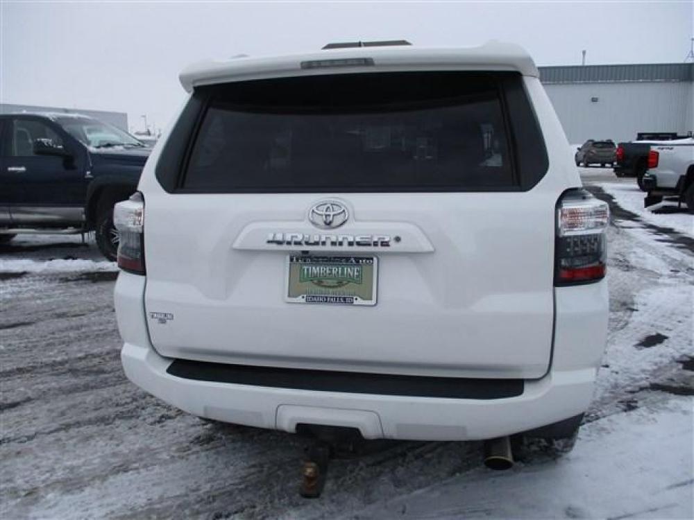 2016 WHITE /BLACK TOYOTA 4RUNNER SR5 (JTEBU5JR7G5) with an 6 engine, Automatic transmission, located at 1580 E Lincoln Rd, Idaho Falls, ID, 83401, (208) 523-4000, 0.000000, 0.000000 - Photo #5