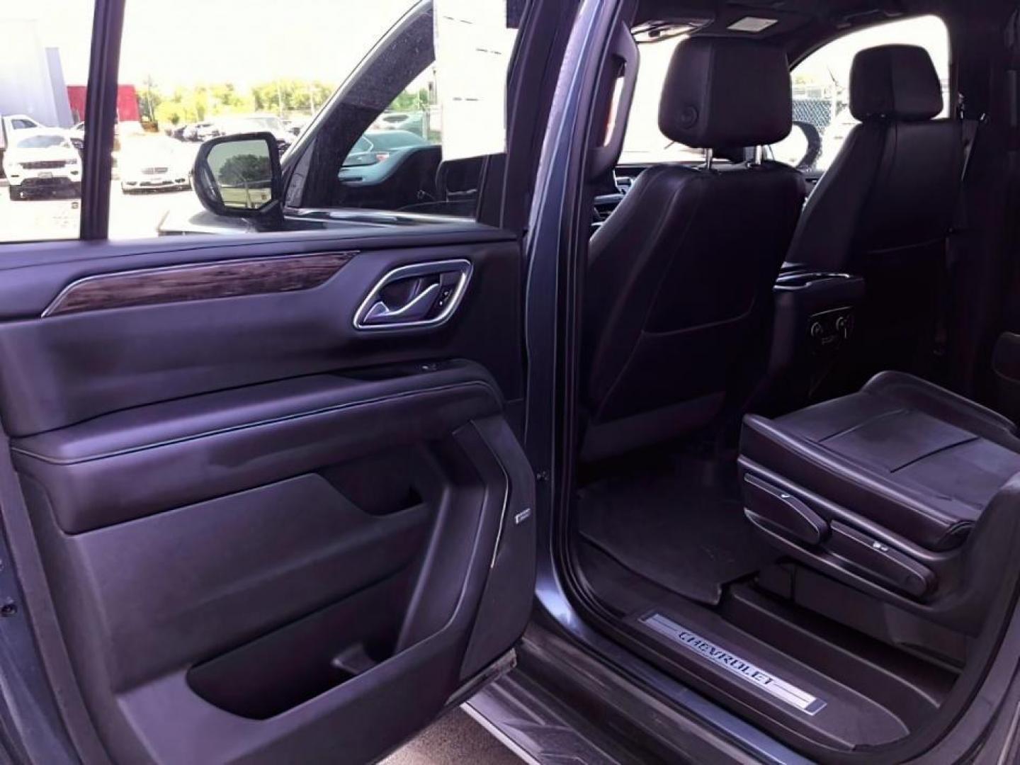 2021 GRAY /BLACK Chevrolet Suburban (1GNSKCKDXMR) with an 53L V8 OHV 16V engine, Automatic transmission, located at 1175 N Woodruff Ave, Idaho Falls, ID, 83401, 43.506901, -111.999657 - Hard to find late model Carry-All with low miles! It comes with heated seats, back up camera, parking sensors, collision avoidance, auto start/stop (to save on fuel), power folding mirrors, BOSE premium sound, and many, many more options! At Timberline Auto it is always easy to find a great deal - Photo#13