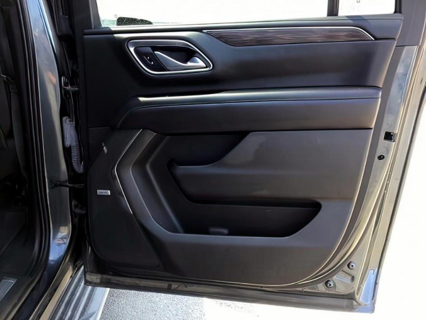 2021 GRAY /BLACK Chevrolet Suburban (1GNSKCKDXMR) with an 53L V8 OHV 16V engine, Automatic transmission, located at 1175 N Woodruff Ave, Idaho Falls, ID, 83401, 43.506901, -111.999657 - Hard to find late model Carry-All with low miles! It comes with heated seats, back up camera, parking sensors, collision avoidance, auto start/stop (to save on fuel), power folding mirrors, BOSE premium sound, and many, many more options! At Timberline Auto it is always easy to find a great deal - Photo#20