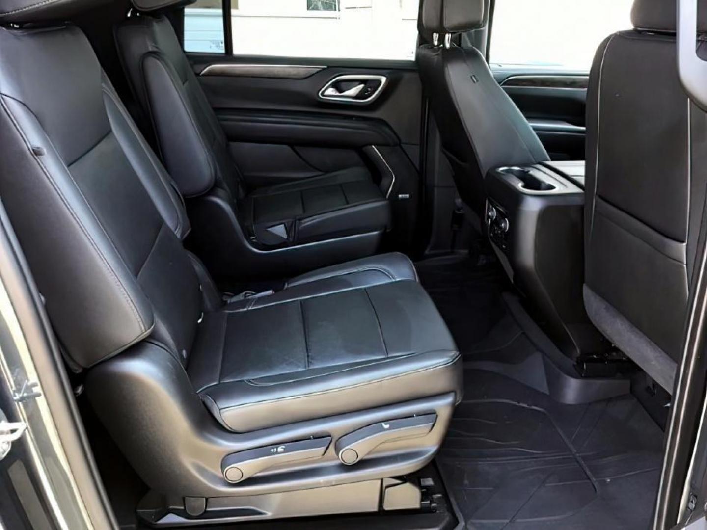 2021 GRAY /BLACK Chevrolet Suburban (1GNSKCKDXMR) with an 53L V8 OHV 16V engine, Automatic transmission, located at 1175 N Woodruff Ave, Idaho Falls, ID, 83401, 43.506901, -111.999657 - Hard to find late model Carry-All with low miles! It comes with heated seats, back up camera, parking sensors, collision avoidance, auto start/stop (to save on fuel), power folding mirrors, BOSE premium sound, and many, many more options! At Timberline Auto it is always easy to find a great deal - Photo#21