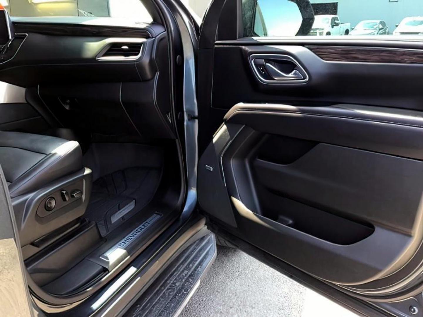 2021 GRAY /BLACK Chevrolet Suburban (1GNSKCKDXMR) with an 53L V8 OHV 16V engine, Automatic transmission, located at 1175 N Woodruff Ave, Idaho Falls, ID, 83401, 43.506901, -111.999657 - Hard to find late model Carry-All with low miles! It comes with heated seats, back up camera, parking sensors, collision avoidance, auto start/stop (to save on fuel), power folding mirrors, BOSE premium sound, and many, many more options! At Timberline Auto it is always easy to find a great deal - Photo#23
