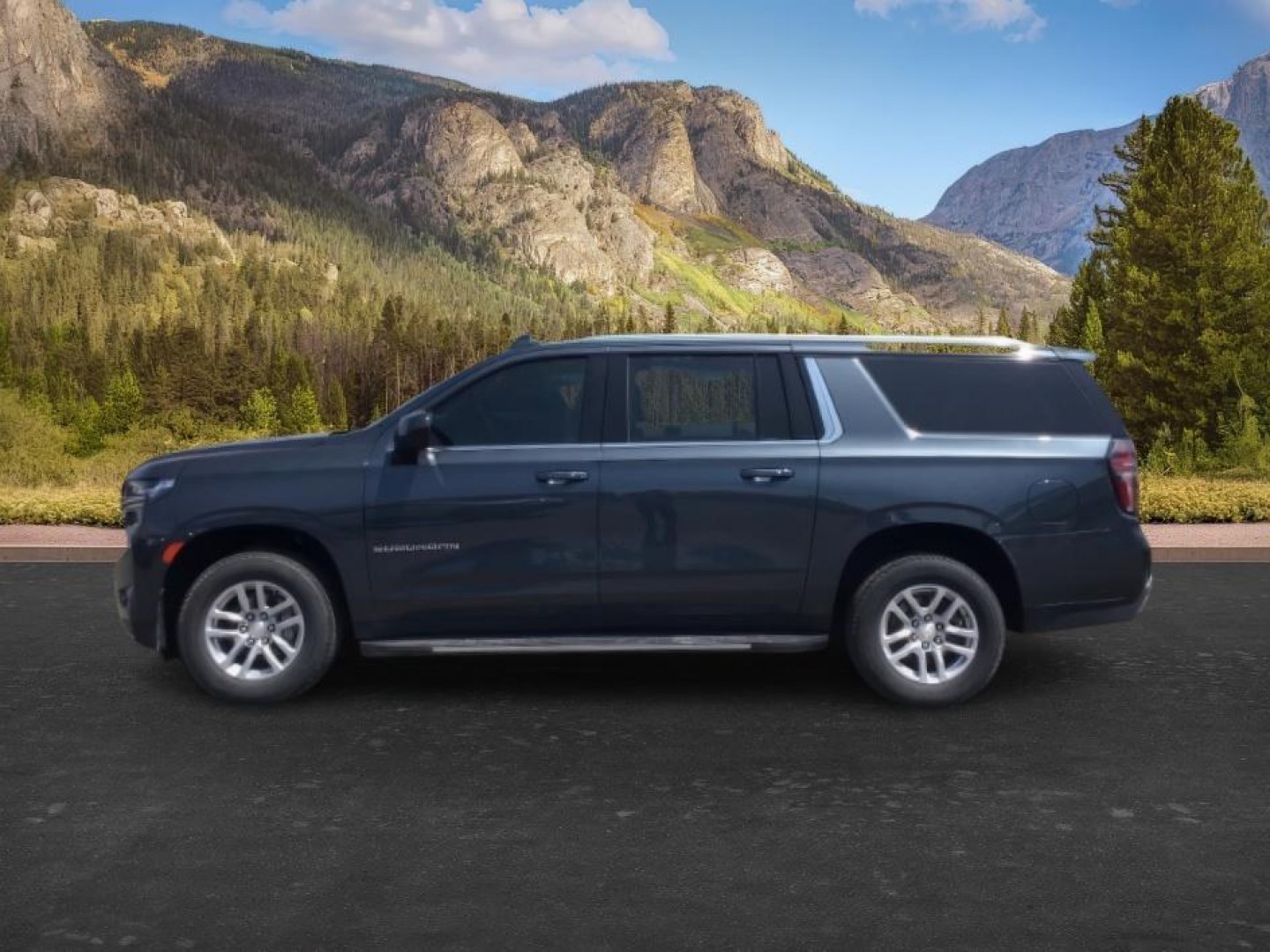 2021 GRAY /BLACK Chevrolet Suburban LT 4WD (1GNSKCKDXMR) with an 5.3L V8 OHV 16V engine, 10-Speed Automatic transmission, located at 1235 N Woodruff Ave., Idaho Falls, 83401, (208) 523-1053, 43.507172, -112.000488 - Hard to find late model Carry-All with low miles! It comes with heated seats, back up camera, parking sensors, collision avoidance, auto start/stop (to save on fuel), power folding mirrors, BOSE premium sound, and many, many more options! At Timberline Auto it is always easy to find a great deal - Photo#2