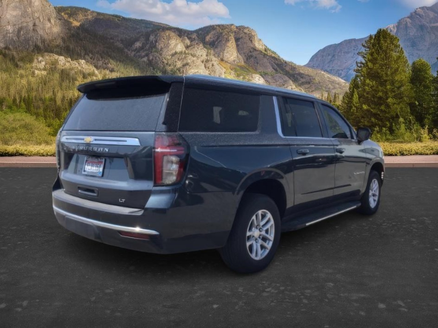 2021 GRAY /BLACK Chevrolet Suburban LT 4WD (1GNSKCKDXMR) with an 5.3L V8 OHV 16V engine, 10-Speed Automatic transmission, located at 1235 N Woodruff Ave., Idaho Falls, 83401, (208) 523-1053, 43.507172, -112.000488 - Hard to find late model Carry-All with low miles! It comes with heated seats, back up camera, parking sensors, collision avoidance, auto start/stop (to save on fuel), power folding mirrors, BOSE premium sound, and many, many more options! At Timberline Auto it is always easy to find a great deal - Photo#5