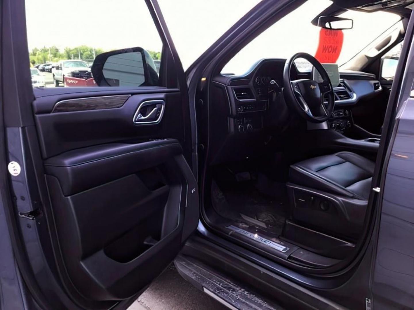 2021 GRAY /BLACK Chevrolet Suburban LT 4WD (1GNSKCKDXMR) with an 5.3L V8 OHV 16V engine, 10-Speed Automatic transmission, located at 1235 N Woodruff Ave., Idaho Falls, 83401, (208) 523-1053, 43.507172, -112.000488 - Hard to find late model Carry-All with low miles! It comes with heated seats, back up camera, parking sensors, collision avoidance, auto start/stop (to save on fuel), power folding mirrors, BOSE premium sound, and many, many more options! At Timberline Auto it is always easy to find a great deal - Photo#9