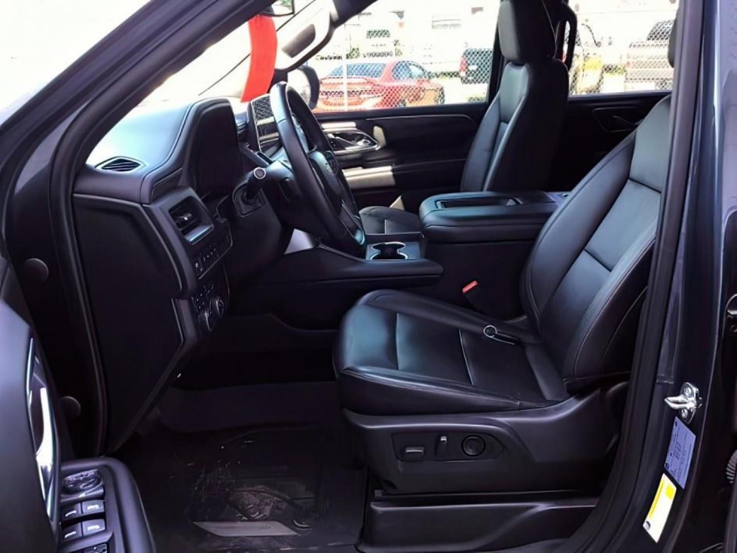 2021 GRAY /BLACK Chevrolet Suburban LT 4WD (1GNSKCKDXMR) with an 5.3L V8 OHV 16V engine, 10-Speed Automatic transmission, located at 1235 N Woodruff Ave., Idaho Falls, 83401, (208) 523-1053, 43.507172, -112.000488 - Hard to find late model Carry-All with low miles! It comes with heated seats, back up camera, parking sensors, collision avoidance, auto start/stop (to save on fuel), power folding mirrors, BOSE premium sound, and many, many more options! At Timberline Auto it is always easy to find a great deal - Photo#10