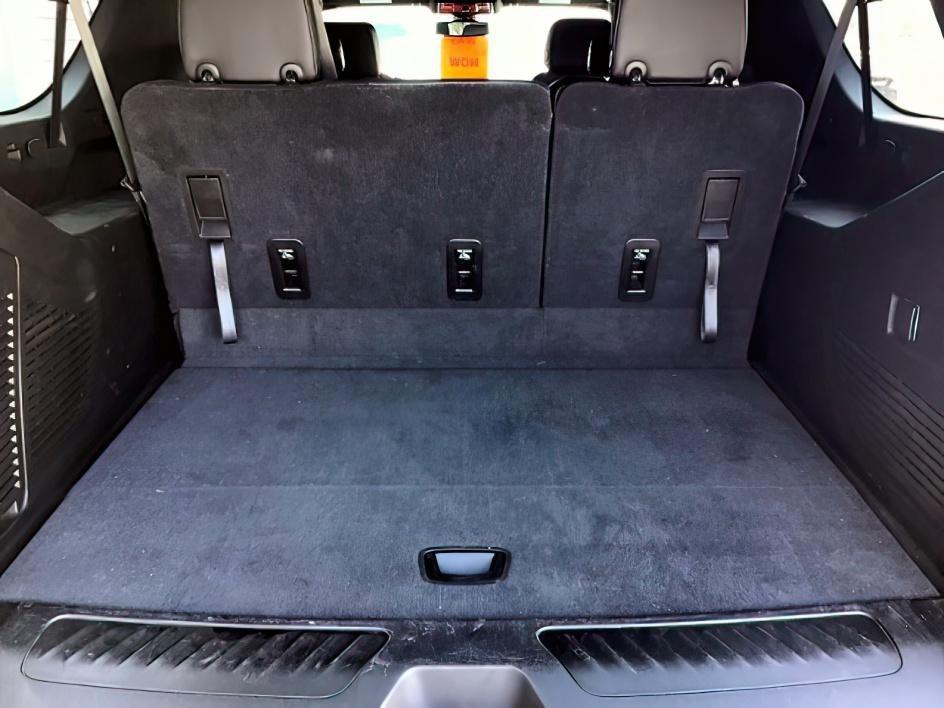 2021 GRAY /BLACK Chevrolet Suburban LT 4WD (1GNSKCKDXMR) with an 5.3L V8 OHV 16V engine, 10-Speed Automatic transmission, located at 1235 N Woodruff Ave., Idaho Falls, 83401, (208) 523-1053, 43.507172, -112.000488 - Hard to find late model Carry-All with low miles! It comes with heated seats, back up camera, parking sensors, collision avoidance, auto start/stop (to save on fuel), power folding mirrors, BOSE premium sound, and many, many more options! At Timberline Auto it is always easy to find a great deal - Photo#18