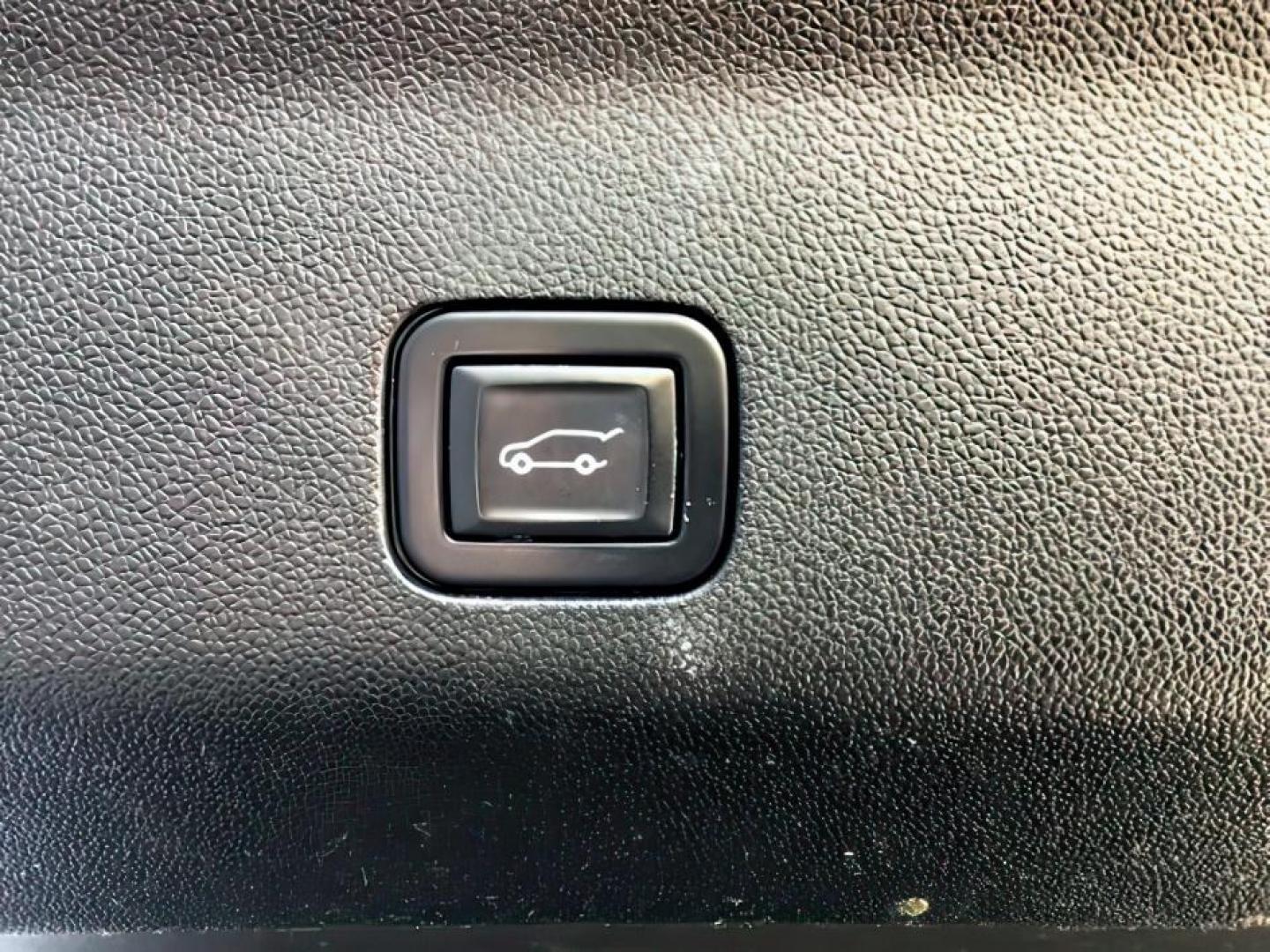 2021 GRAY /BLACK Chevrolet Suburban LT 4WD (1GNSKCKDXMR) with an 5.3L V8 OHV 16V engine, 10-Speed Automatic transmission, located at 1235 N Woodruff Ave., Idaho Falls, 83401, (208) 523-1053, 43.507172, -112.000488 - Hard to find late model Carry-All with low miles! It comes with heated seats, back up camera, parking sensors, collision avoidance, auto start/stop (to save on fuel), power folding mirrors, BOSE premium sound, and many, many more options! At Timberline Auto it is always easy to find a great deal - Photo#19